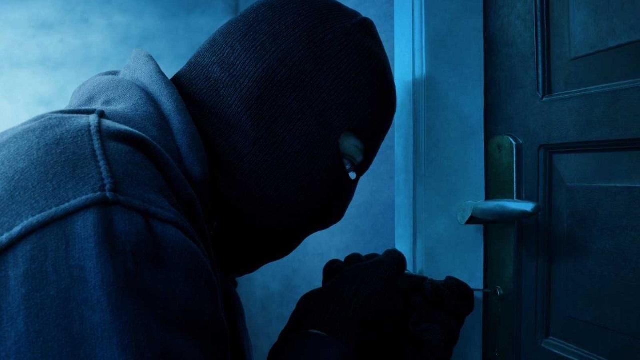 الامارات | توقيف ياباني اقتحم أكثر من ألف منزل لسبب "صادم"