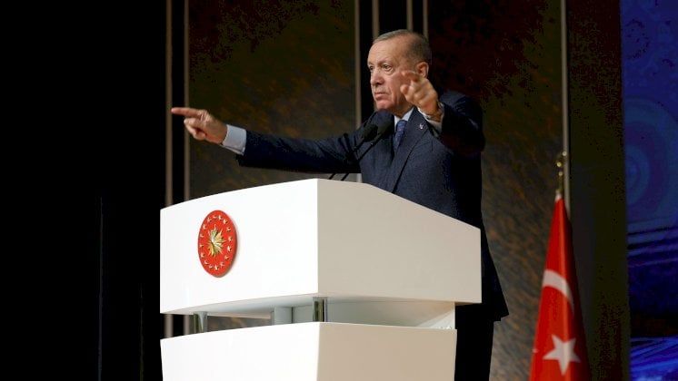 أردوغان يفتح النار على السوشيال ميديا: إنهم يأتون بدين جديد!
