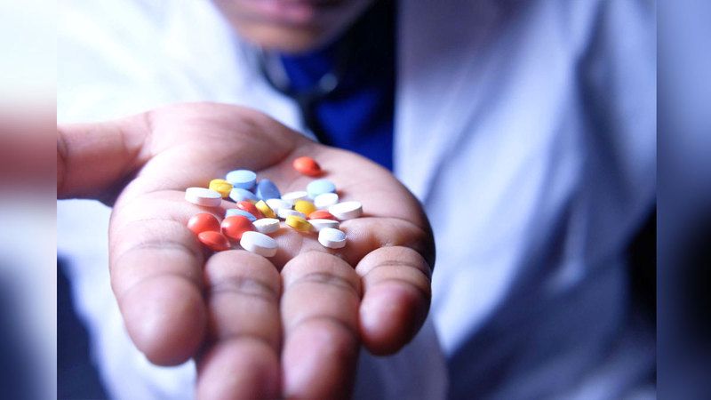 الامارات | الجمع بين هذه المكملات الغذائية قد يعرضك لخطر كبير!