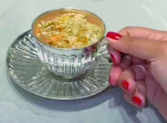 الامارات | «شاي كرك» بـ 5000 درهم.. المشروب الشعبي بطبقات الذهب