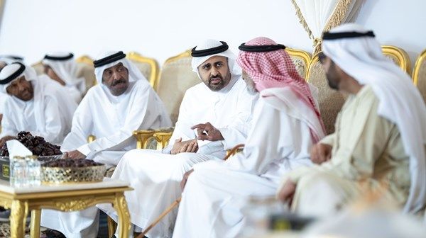 ذياب بن محمد بن زايد يقدم واجب العزاء في الشهيد محمد عتيق بن سلومه الخييلي