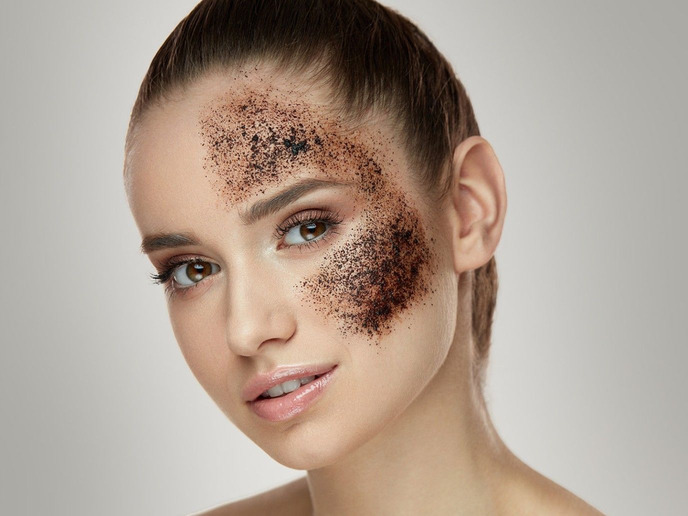 ماسك الجيلاتين والقهوة للوجه... وصفة طبيعية لبشرة أكثر شباباً ونضارة