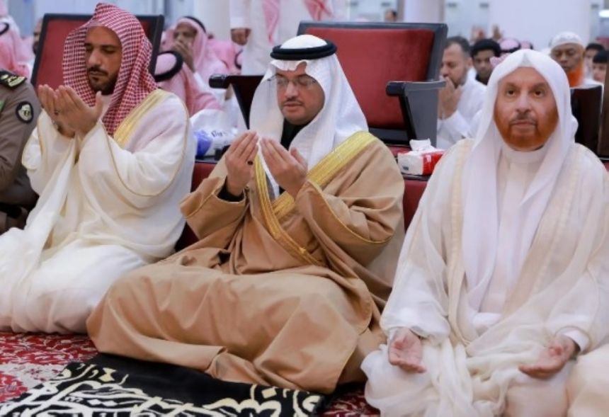 شاهد بالصور.. جموع المصلين تؤدي صلاة الاستسقاء في أنحاء المملكة
