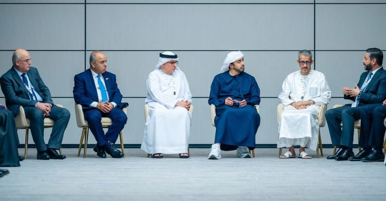 الامارات | عبدالله بن زايد يلتقي رؤساء الوفود المشاركة في مؤتمر وزراء التعليم العالي والبحث العلمي بالوطن العربي