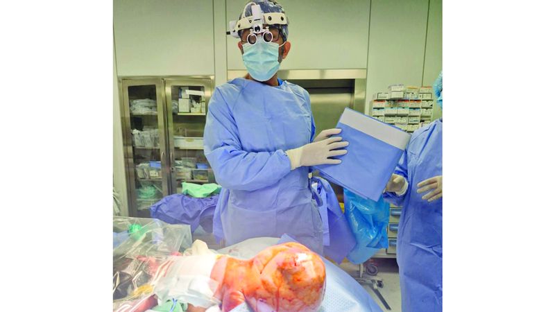 الامارات | استئصال ورم وزنه كيلوغرام من طفل خديج فور ولادته