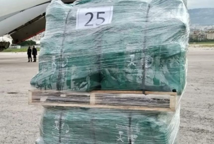 بالصور.. الطائرة الإغاثية السعودية الـ 25 تصل إلى لبنان