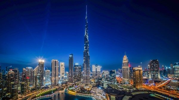 واجهة برج خليفة بحلة جديدة من الأضواء