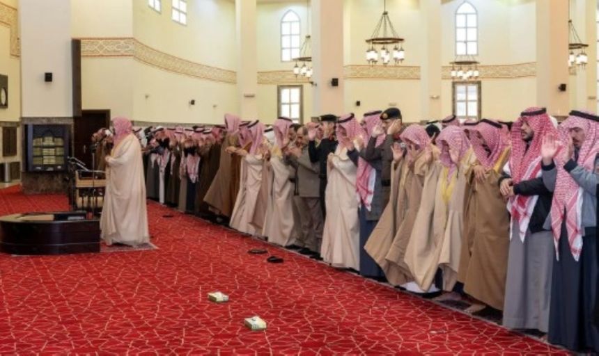 شاهد بالصور.. جموع المصلين تؤدي صلاة الاستسقاء في أنحاء المملكة