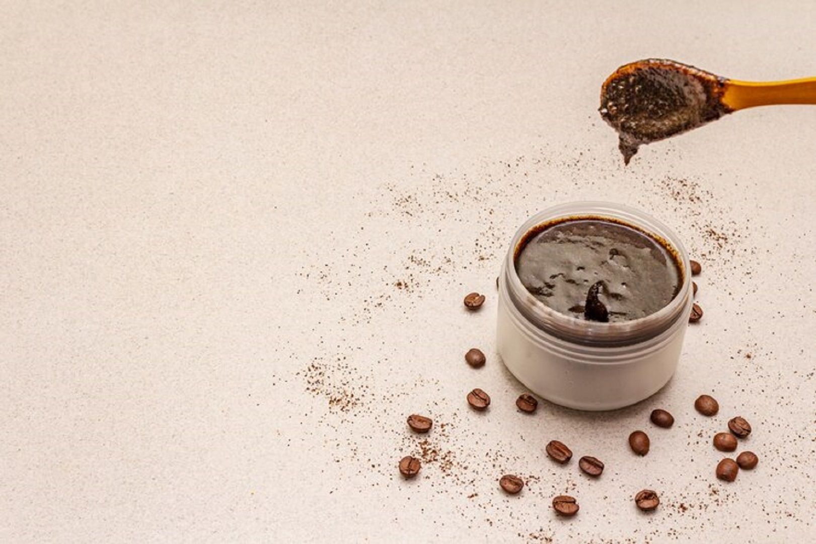 ماسك الجيلاتين والقهوة للوجه... وصفة طبيعية لبشرة أكثر شباباً ونضارة