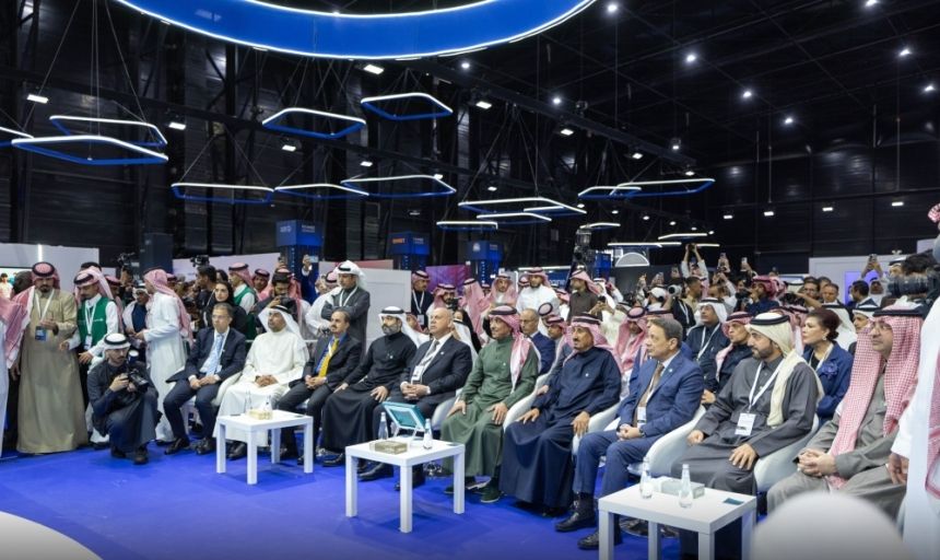 "الحارثي" يبحث الفرص الاستثمارية لمعرض مستقبل الإعلام