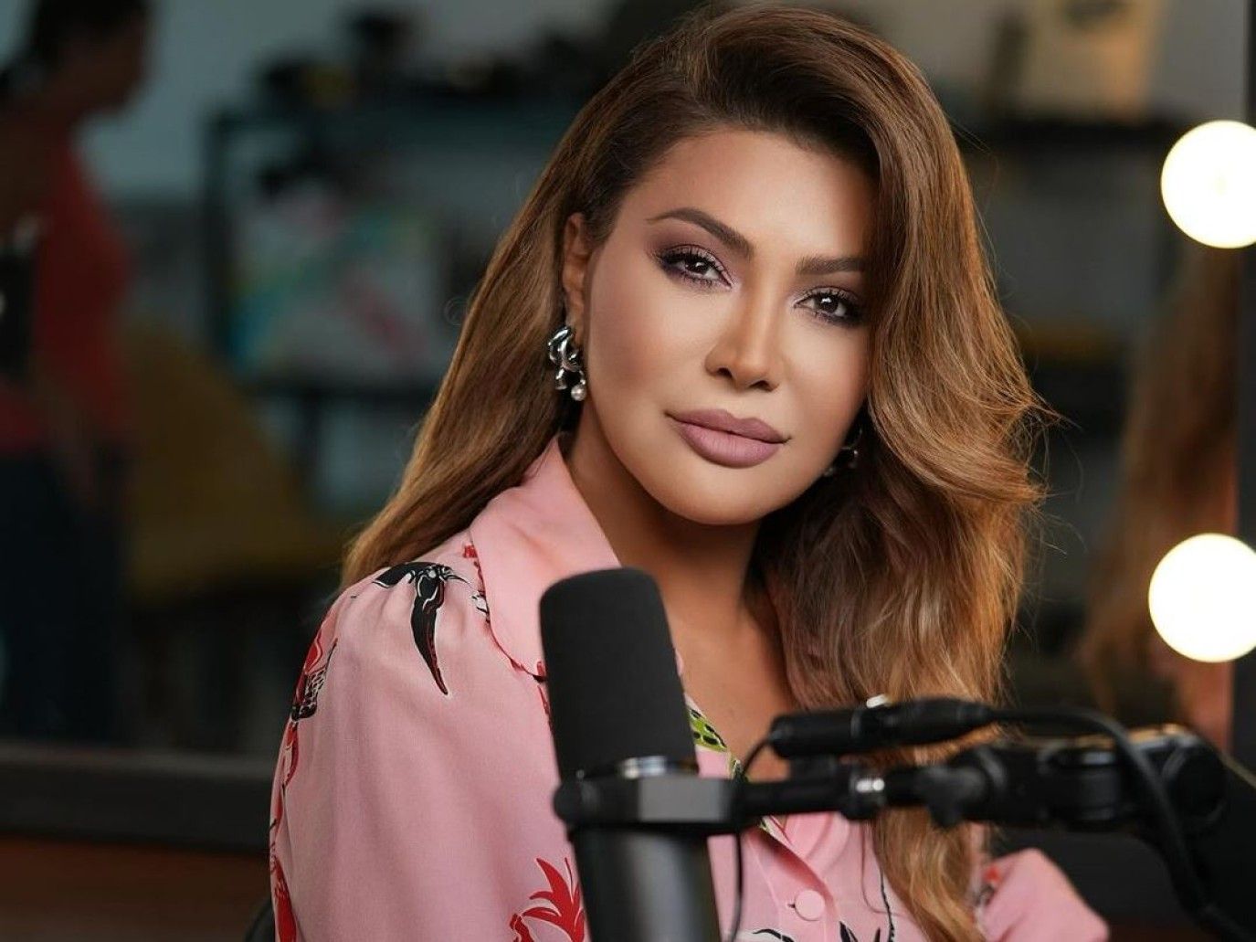 بالصور: صيحات مكياج ناعمة لأوقات العمل في الشتاء من وحي النجمات