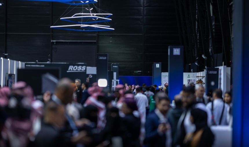 "الحارثي" يبحث الفرص الاستثمارية لمعرض مستقبل الإعلام