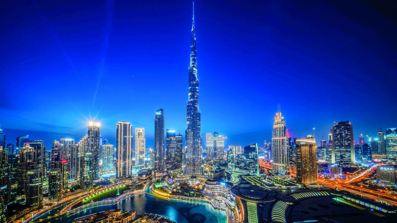 الامارات | واجهة برج خليفة تتألق بحلة جديدة من الأضواء المبهرة