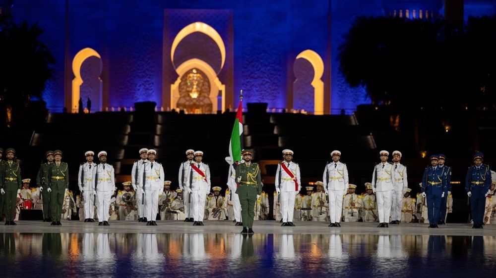 حاكم عجمان يشهد مراسم يوم الشهيد في واحة الكرامة في أبوظبي ويكرم عدداً من أسر الشهداء