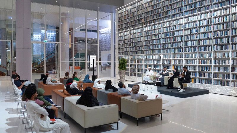 الامارات | قراءات شعرية لطلال الجنيبي في مكتبة محمد بن راشد