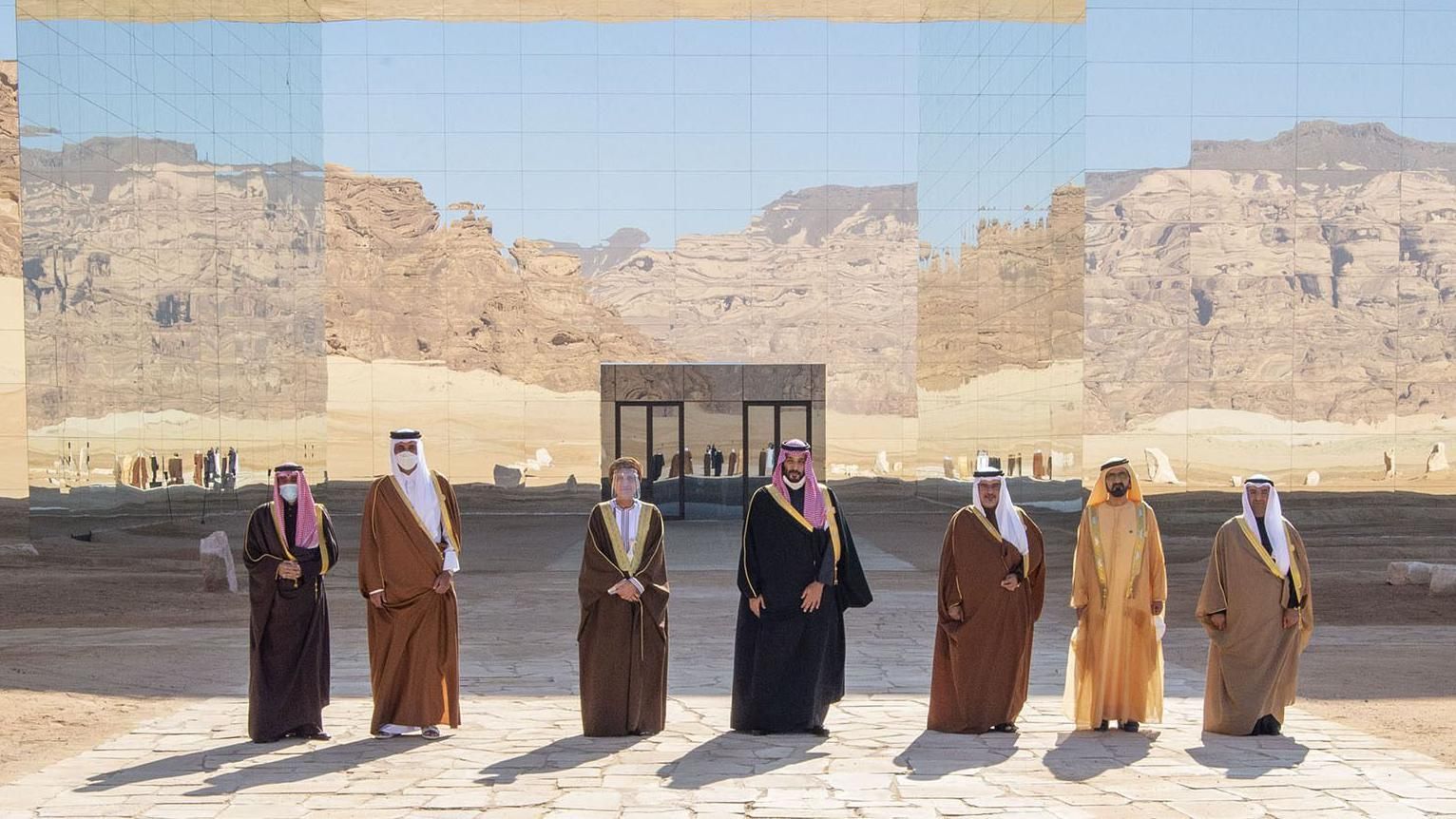 القمة الخليجية: قمة تطل على منطقة "تغلي"