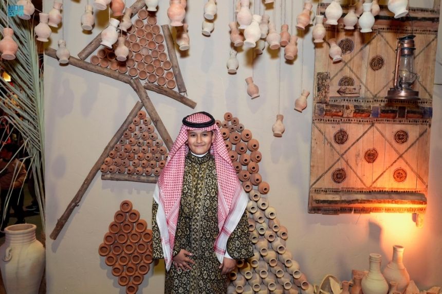 صور| الحرفيون السعوديون يبرزون تراث المملكة أمام العالم في "بنان"