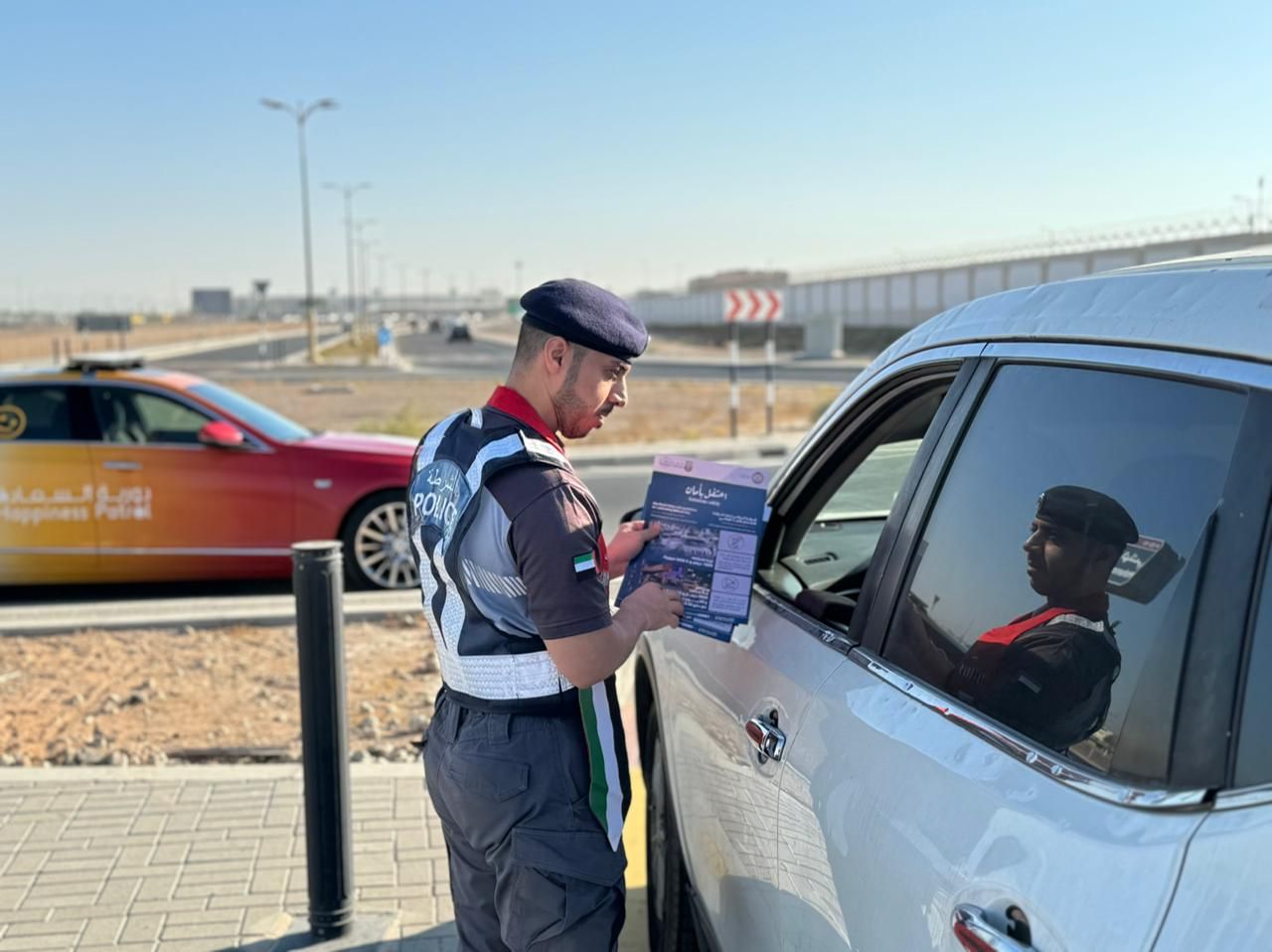 الامارات | شرطة أبوظبي تنفذ مبادرة "احتفل بأمان " تزامناً مع عيد الاتحاد الـ 53
