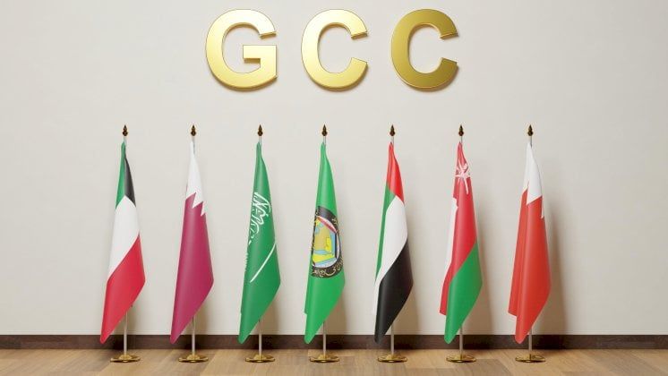 القمة الخليجية: قمة تطل على منطقة "تغلي"