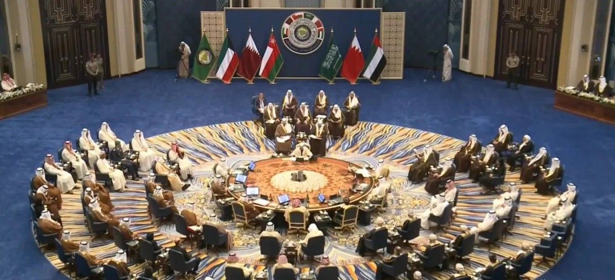 الخليج اليوم .. قمة "التعاون" في الكويت تدعو إلى تعزيز التضامن الخليجي لمواجهة الأوضاع الاقليمية