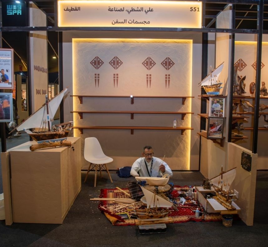 صور| الحرفيون السعوديون يبرزون تراث المملكة أمام العالم في "بنان"