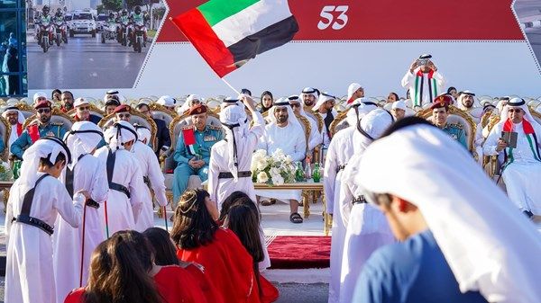 أحمد بن سعود يشهد مسيرة شرطة رأس الخيمة بمناسبة عيد الاتحاد الـ53