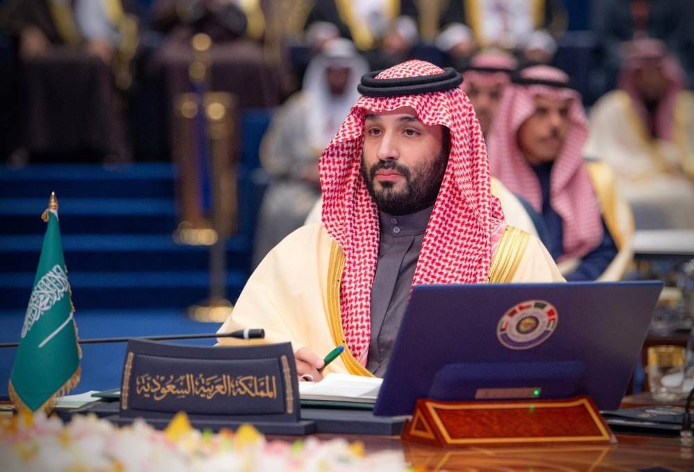 ولي العهد في القمة الخليجية.. تواصل وتنسيق تجاه التحديات والتطورات الإقليمية