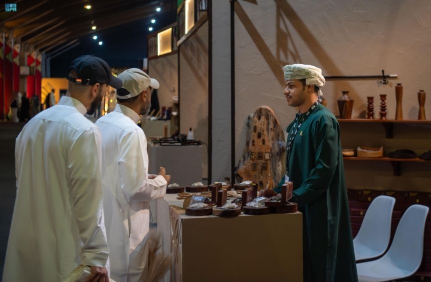 إبداع وتجارة.. "بنان" يسوق الحرف اليدوية ويحولها لمشروعات مستدامة