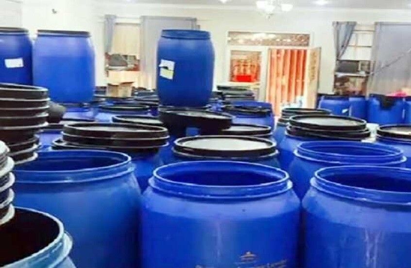 الخليج اليوم .. الكويت.. ضبط أكبر مصنع للخمور المحلية يديره وافدون آسيويون شمال البلاد