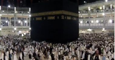 الفائزون بحج القرعة يتوافدون على البنوك والبريد لسداد الرسوم