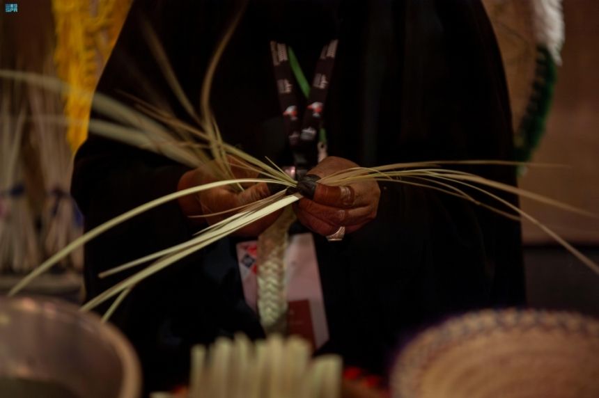 إبداع وتجارة.. "بنان" يسوق الحرف اليدوية ويحولها لمشروعات مستدامة