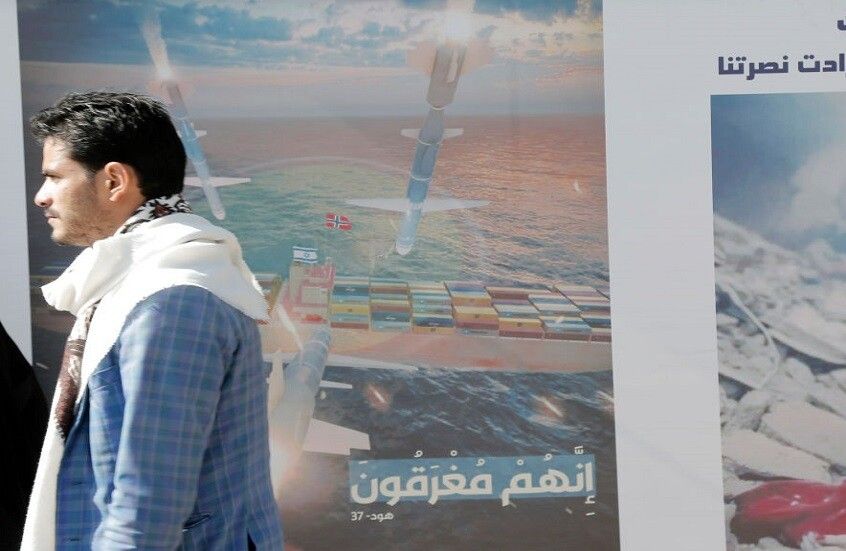 الخليج اليوم .. بريطانيا تعلن تعرض سفينة تابعة لقواتها البحرية لهجوم قبالة ساحل ميناء عدن اليمني