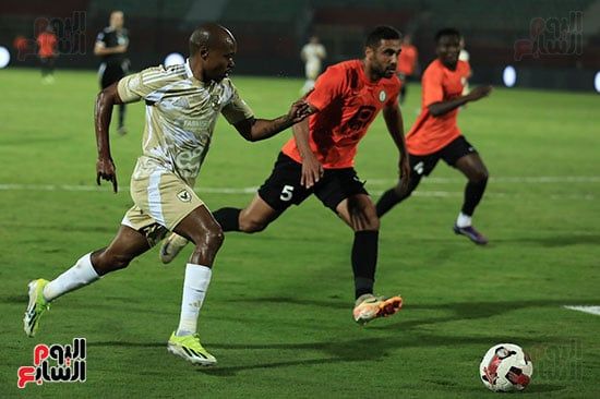 استمرار التعادل السلبي بين الأهلي والبنك بعد مرور 60 دقيقة