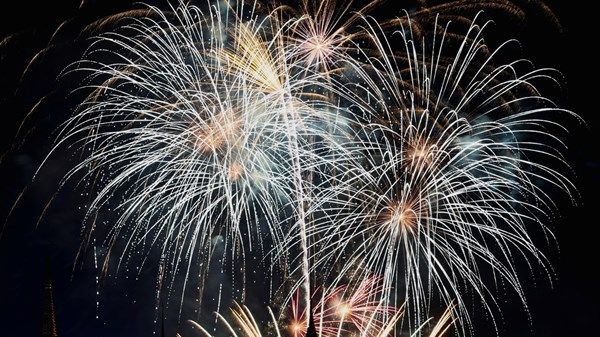 أماكن عروض الألعاب النارية في أبوظبي بمناسبة عيد الاتحاد