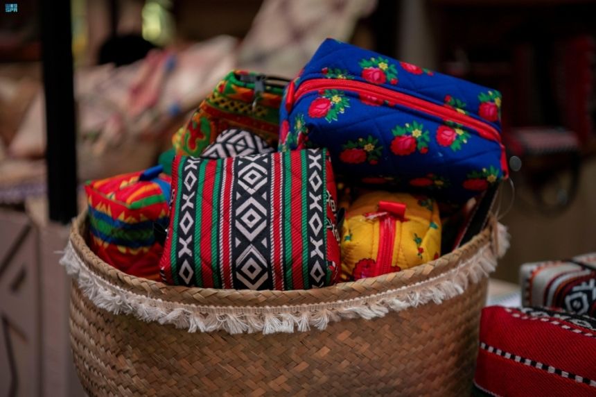 إبداع وتجارة.. "بنان" يسوق الحرف اليدوية ويحولها لمشروعات مستدامة