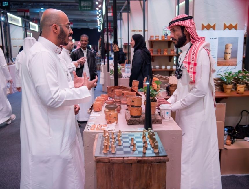 إبداع وتجارة.. "بنان" يسوق الحرف اليدوية ويحولها لمشروعات مستدامة