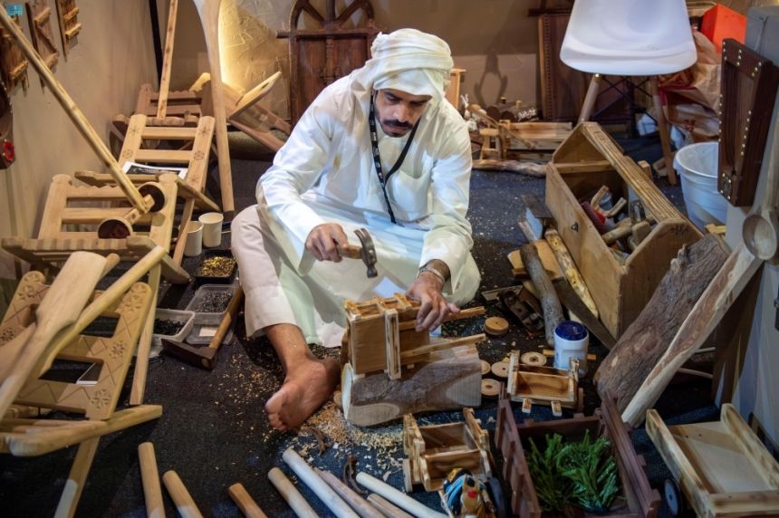 إبداع وتجارة.. "بنان" يسوق الحرف اليدوية ويحولها لمشروعات مستدامة