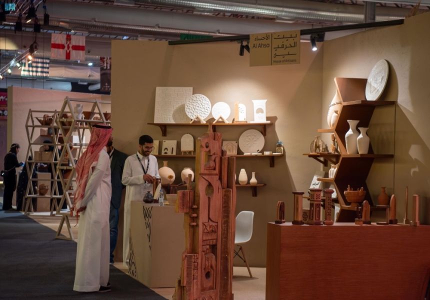 إبداع وتجارة.. "بنان" يسوق الحرف اليدوية ويحولها لمشروعات مستدامة