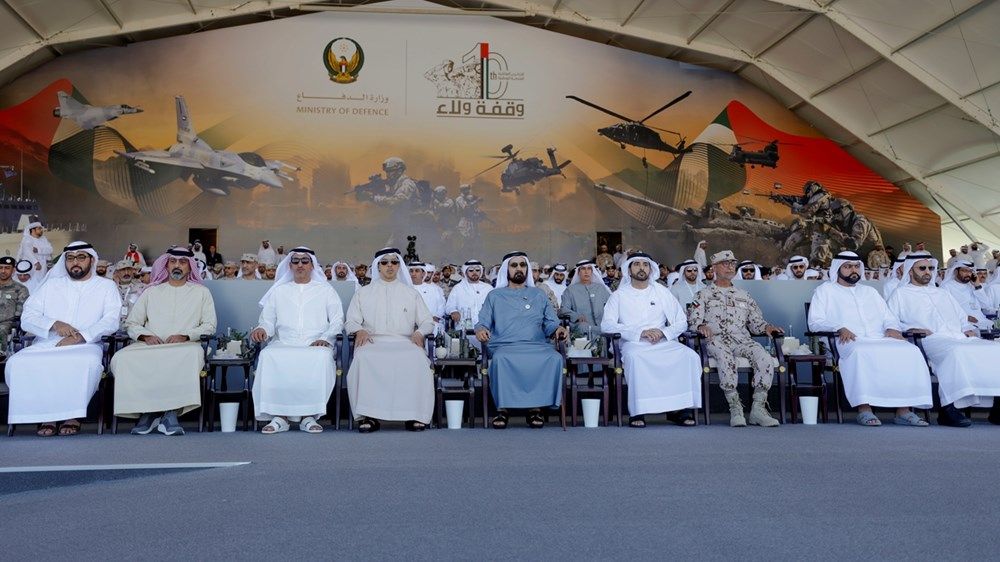 محمد بن راشد يشهد «وقفة ولاء» أضخم عرض اصطفاف لمنتسبي القوات المسلحة