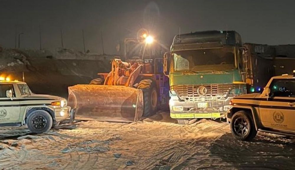 تبوك.. ضبط مقيم مخالف لنظام البيئة باستغلال الرواسب