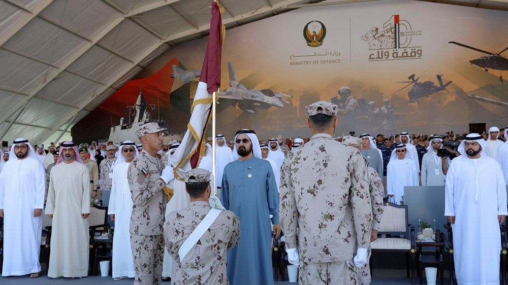 محمد بن راشد يشهد «وقفة ولاء» أضخم عرض اصطفاف لمنتسبي القوات المسلحة