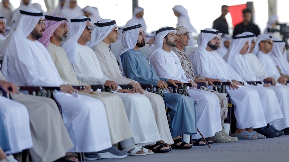 محمد بن راشد يشهد «وقفة ولاء» أضخم عرض اصطفاف لمنتسبي القوات المسلحة