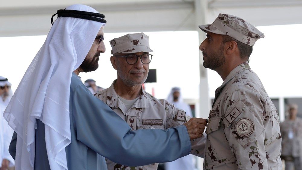 محمد بن راشد يشهد «وقفة ولاء» أضخم عرض اصطفاف لمنتسبي القوات المسلحة