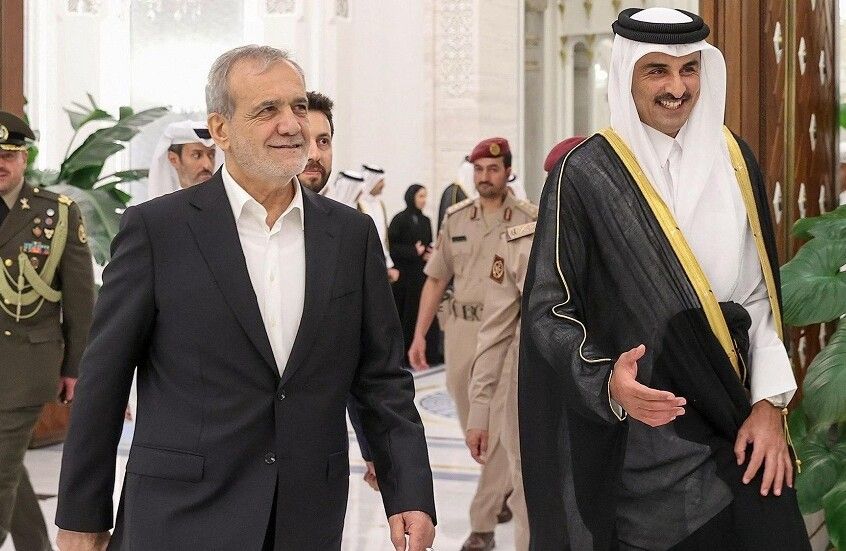 الخليج اليوم .. أمير قطر والرئيس الإيراني يبحثان المستجدات الدولية والإقليمية