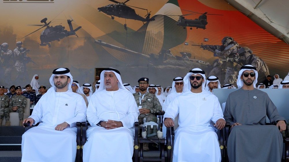 محمد بن راشد يشهد «وقفة ولاء» أضخم عرض اصطفاف لمنتسبي القوات المسلحة