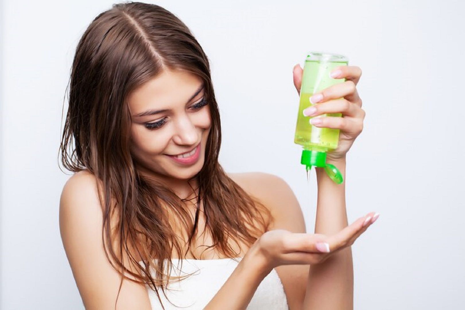 تساقط الشعر بكثرة مشكلة شائعة جداً.. إليك أسبابه وعلاجه وطرق الوقاية