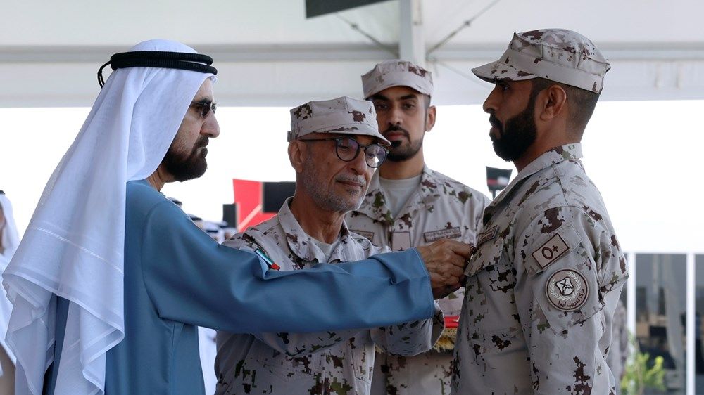 محمد بن راشد يشهد «وقفة ولاء» أضخم عرض اصطفاف لمنتسبي القوات المسلحة