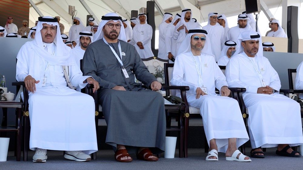 محمد بن راشد يشهد «وقفة ولاء» أضخم عرض اصطفاف لمنتسبي القوات المسلحة