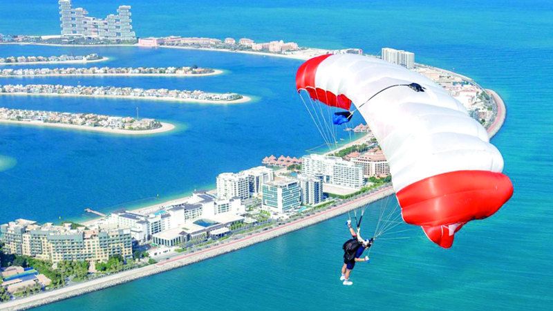 الامارات | لقب «عالمية دبي للقفز بالمظلات» بين 11 فريقاً