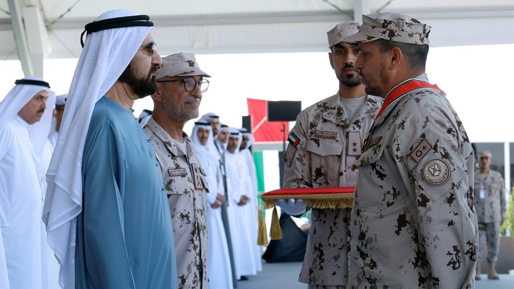 محمد بن راشد يشهد «وقفة ولاء» أضخم عرض اصطفاف لمنتسبي القوات المسلحة